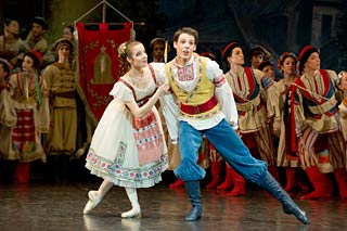 Marie Varlet & Germain Louvet dans <I>Coppélia</I> / © David Elofer