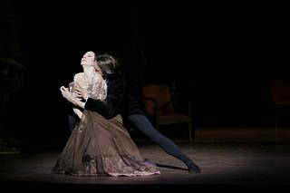 Isabelle Ciaravolla (Tatiana) et Hervé Moreau (Onéguine) / © Sébastien Mathé