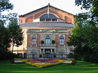 le Festspielhaus de Bayreuth / © Yannick  Millon