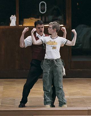 Christine Schäfer (Chérubin) et Lorenzo Regazzo (Figaro) / © Éric Mahoudeau