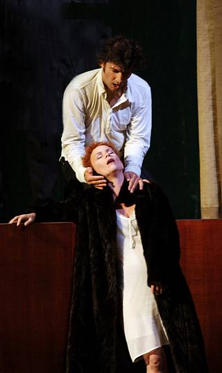 Christine Schäfer (Violetta) et Jonas Kaufmann (Alfred) / © Ruth Walz / Opéra de Paris